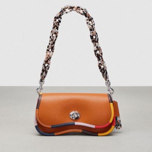 Bolsa Crossbody COACH Wavy Dinky In Coachtopia Leather With Colorful Binding Feminino Marrom | 02375RTAZ