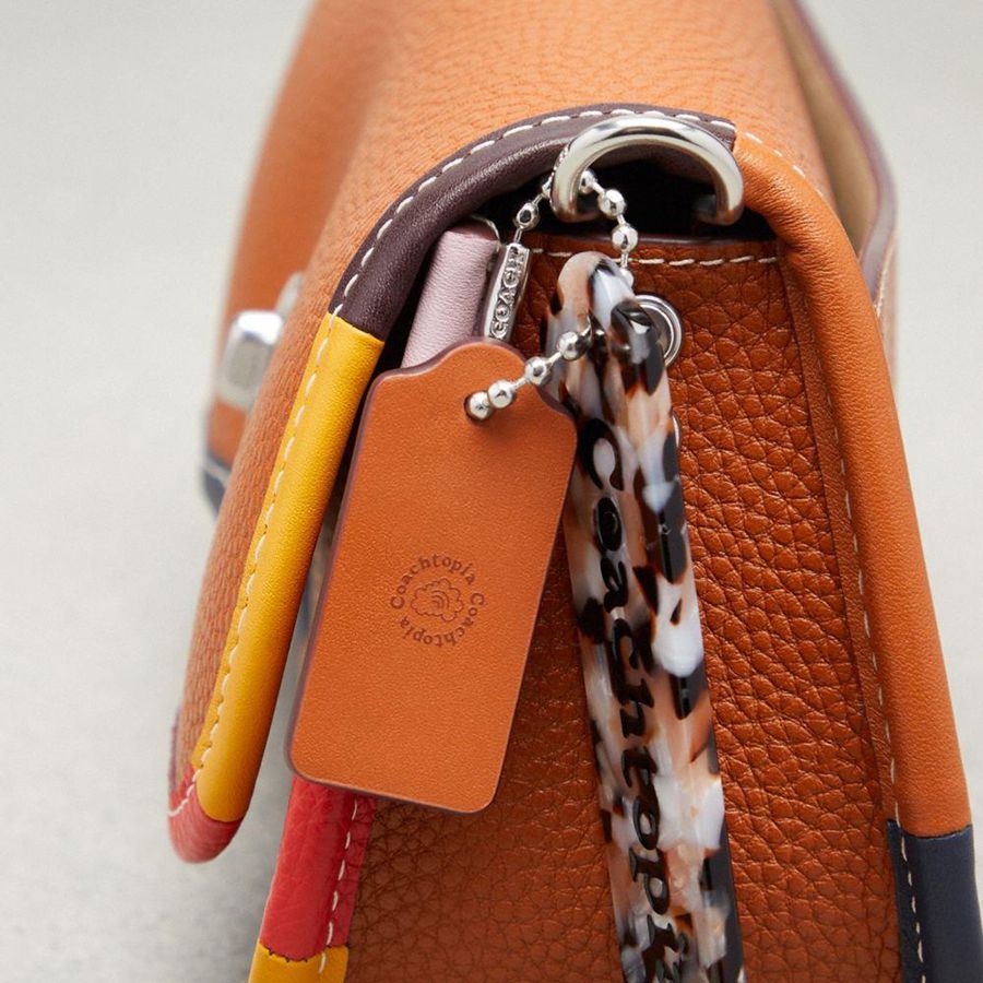 Bolsa Crossbody COACH Wavy Dinky In Coachtopia Leather With Colorful Binding Feminino Marrom | 02375RTAZ