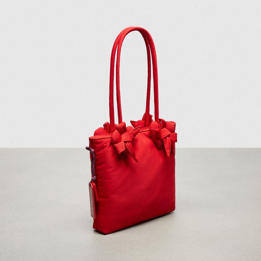 Bolsas Tote COACH Topia Loop Small Tote In Recycled Polyester With Heart Appliqué Feminino Vermelhas | 25839BOVN