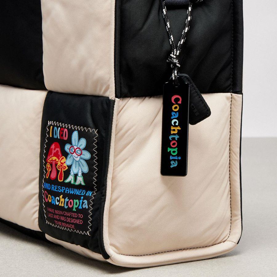 Bolsas Tote COACH Topia Loop Tote In Recycled Polyester With Checkerboard Quilting Feminino Pretas | 58317OEQP