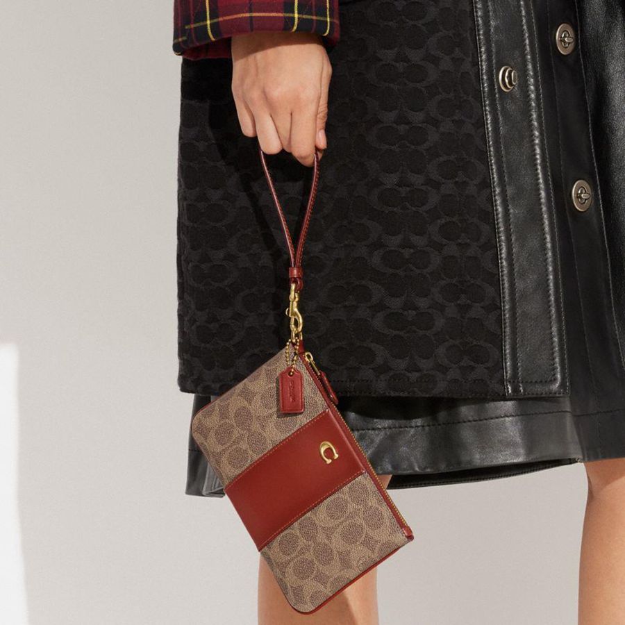 Carteira COACH Essential Small Wristlet In Signature Canvas Feminino Marrom | 63875KTDG