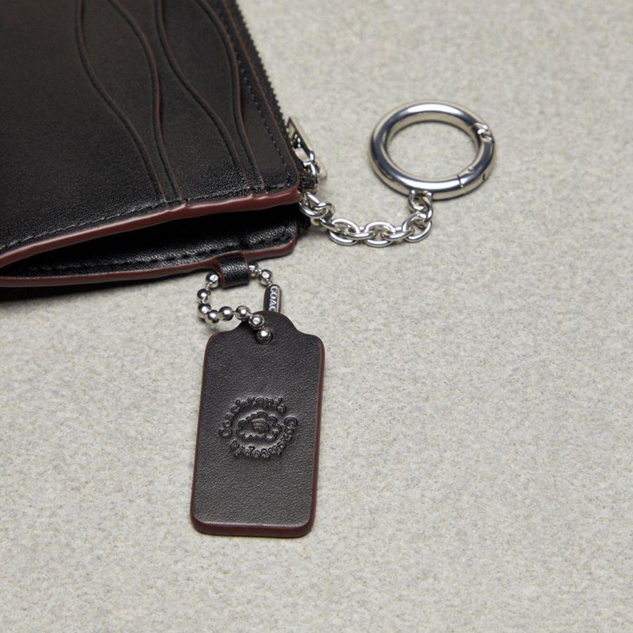 Carteira COACH Wavy Zip Card Case With Key Ring Feminino Pretas | 25981YLGP