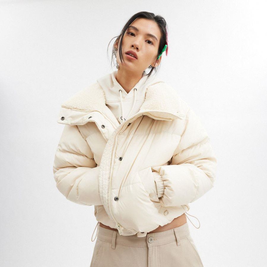 Casaco COACH Cropped Puffer In Recycled Polyamide With Sherpa Collar Feminino Branco | 23185SGFP