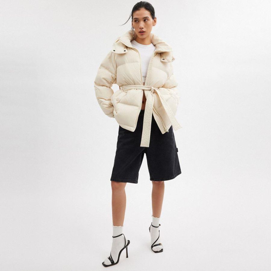 Casaco COACH Mid Length Belted Down In Recycled Polyamide Feminino Branco | 76093YMEN