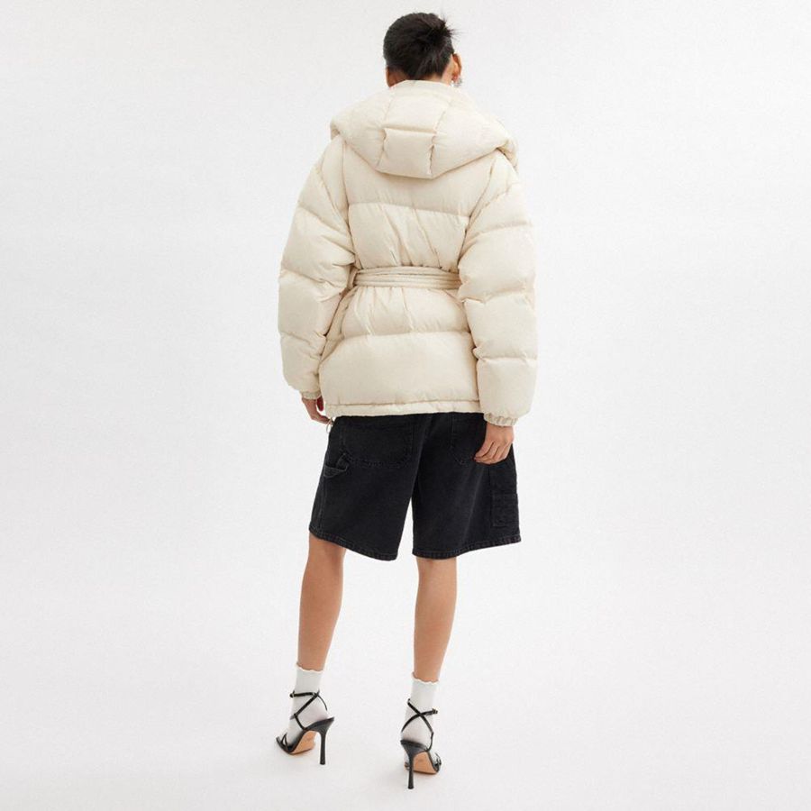 Casaco COACH Mid Length Belted Down In Recycled Polyamide Feminino Branco | 76093YMEN