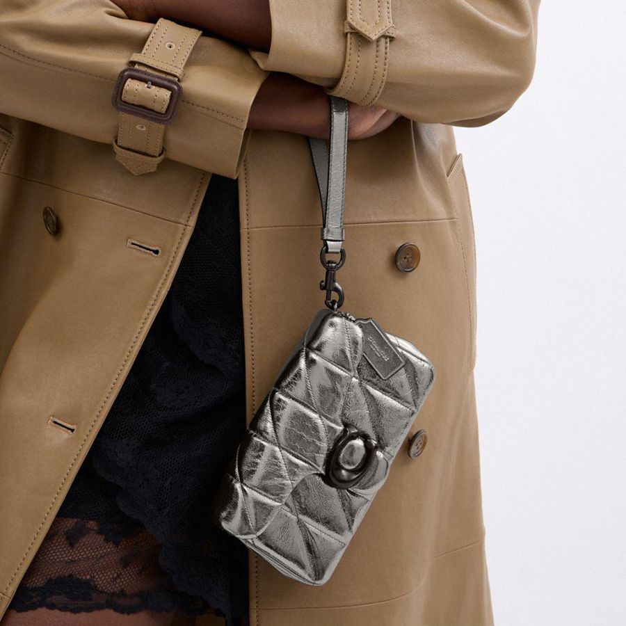 Kuplung Táskák COACH Tabby Crossbody Wristlet With Quilting Feminino Prateadas | 34261PUCM