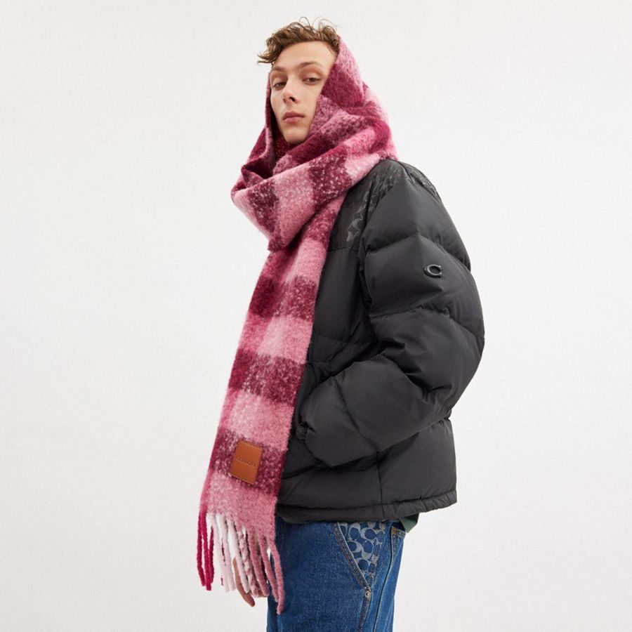 Lenço COACH Oversized Plaid Muffler With Leather Patch Feminino Rosa | 79138AJIN