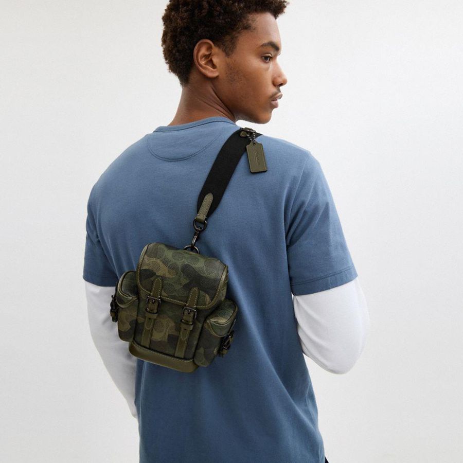 Mochila COACH Hitch 13 In Signature Camo Print Masculino Verdes | 56834OFPU