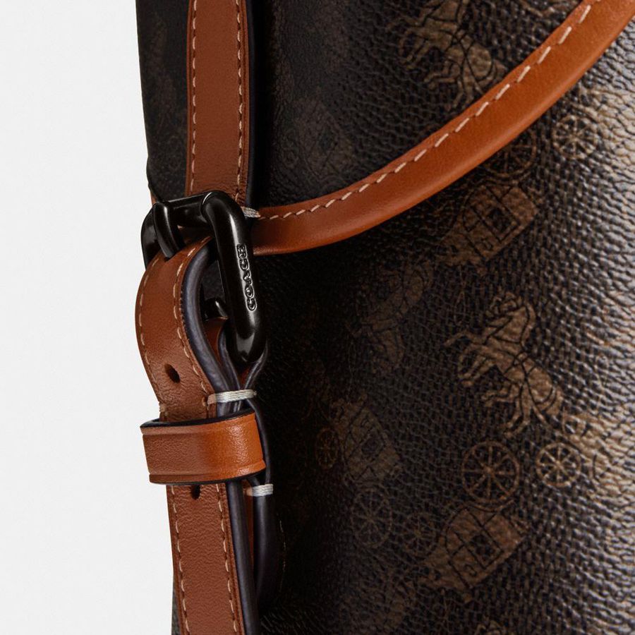 Mochila COACH Hitch With Horse And Carriage Print Masculino Marrom | 23016FUPS